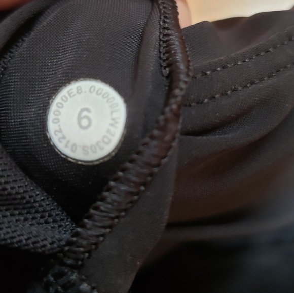 Lululemon Mesh-Back Train Bra - Picture 3 of 4